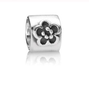 ~RETIRED~ 🌺Flower PANDORA Charm🌺